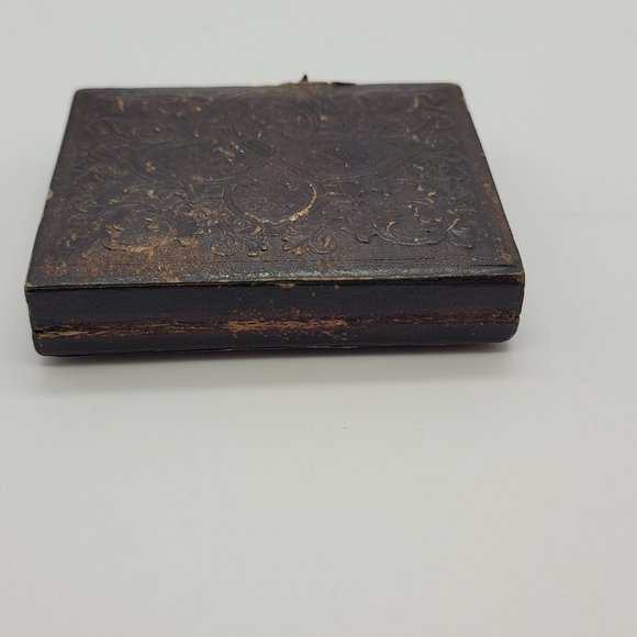 Antique Daguerreotype of a Well Dressed Man Civil War Era Leather Case - Picture 10 of 12